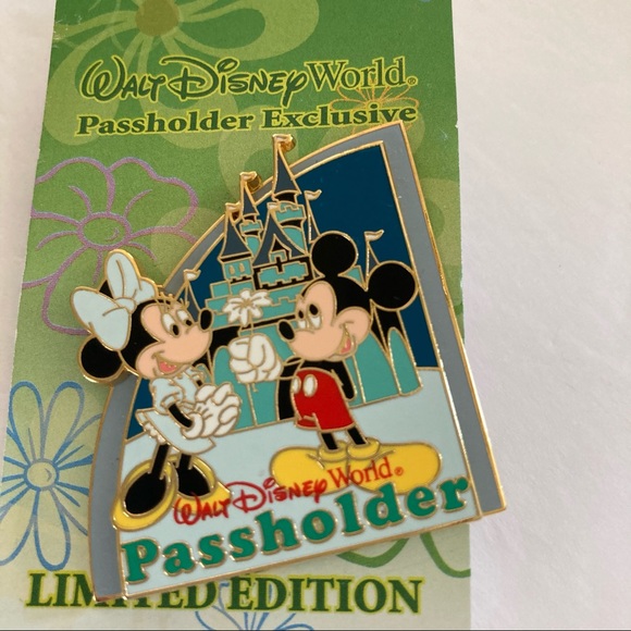 Disney pins / bundle of passholder exclusive pins - Picture 3 of 9